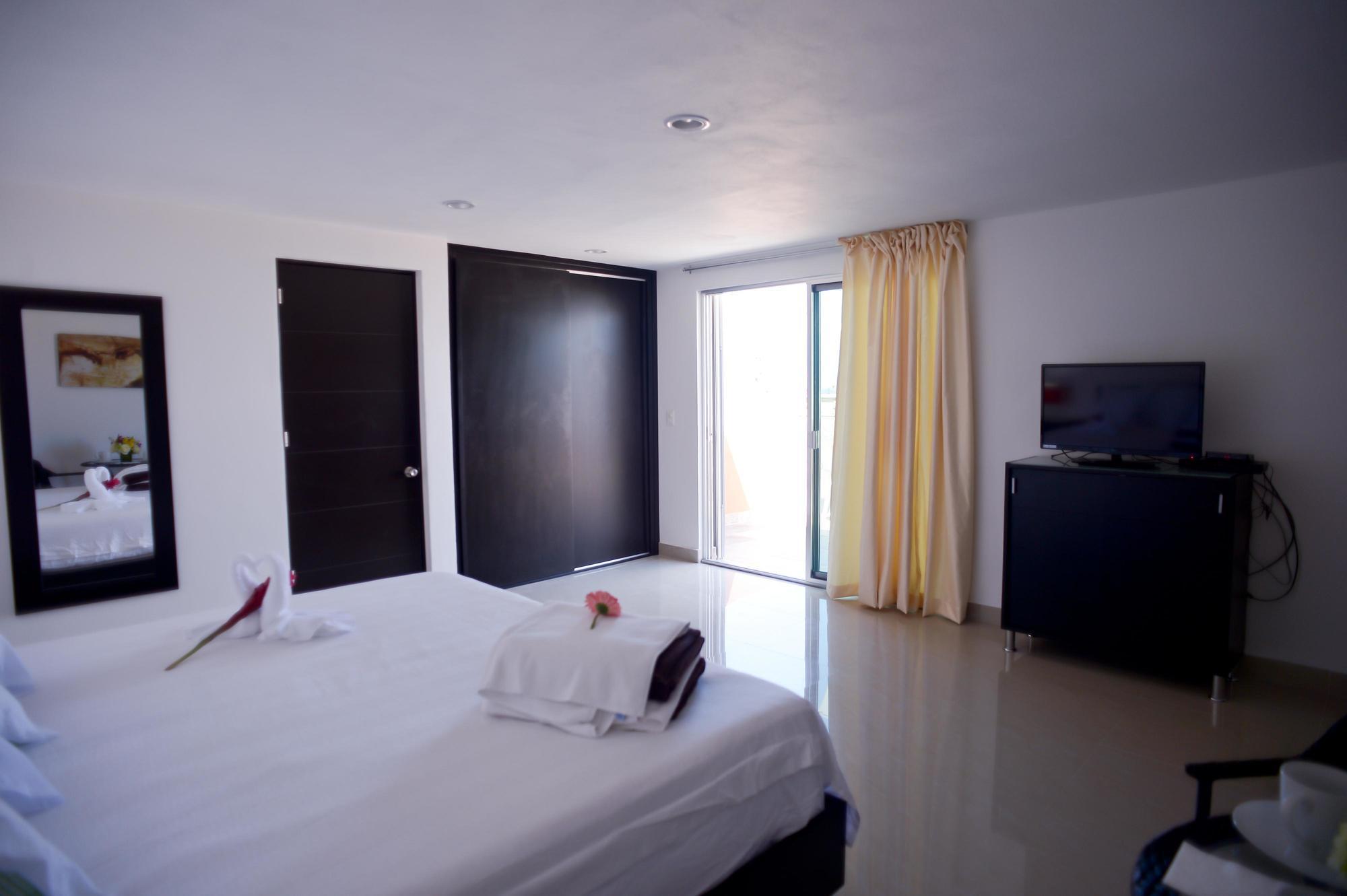 Sunrise 42 Suites Hotel Playa del Carmen Bagian luar foto